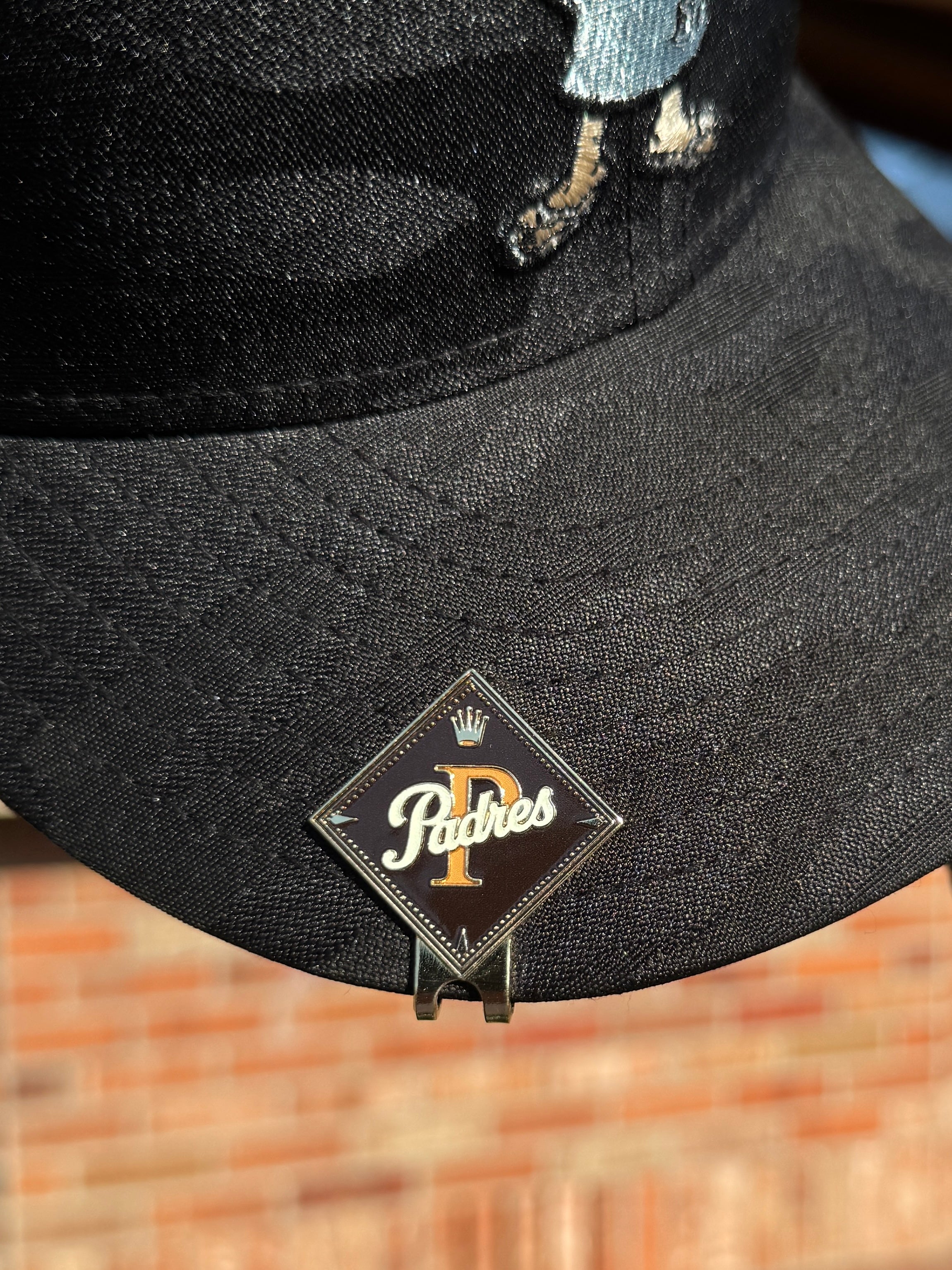 Clip para gorra de los Padres