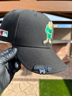 Escondido &amp; Hidden City Hat Clips (plateado con fondo negro)