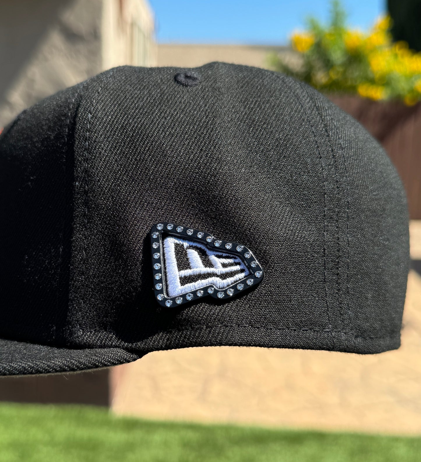 NEW ERA RHINESTONE FRAME (black with white rhinestones)