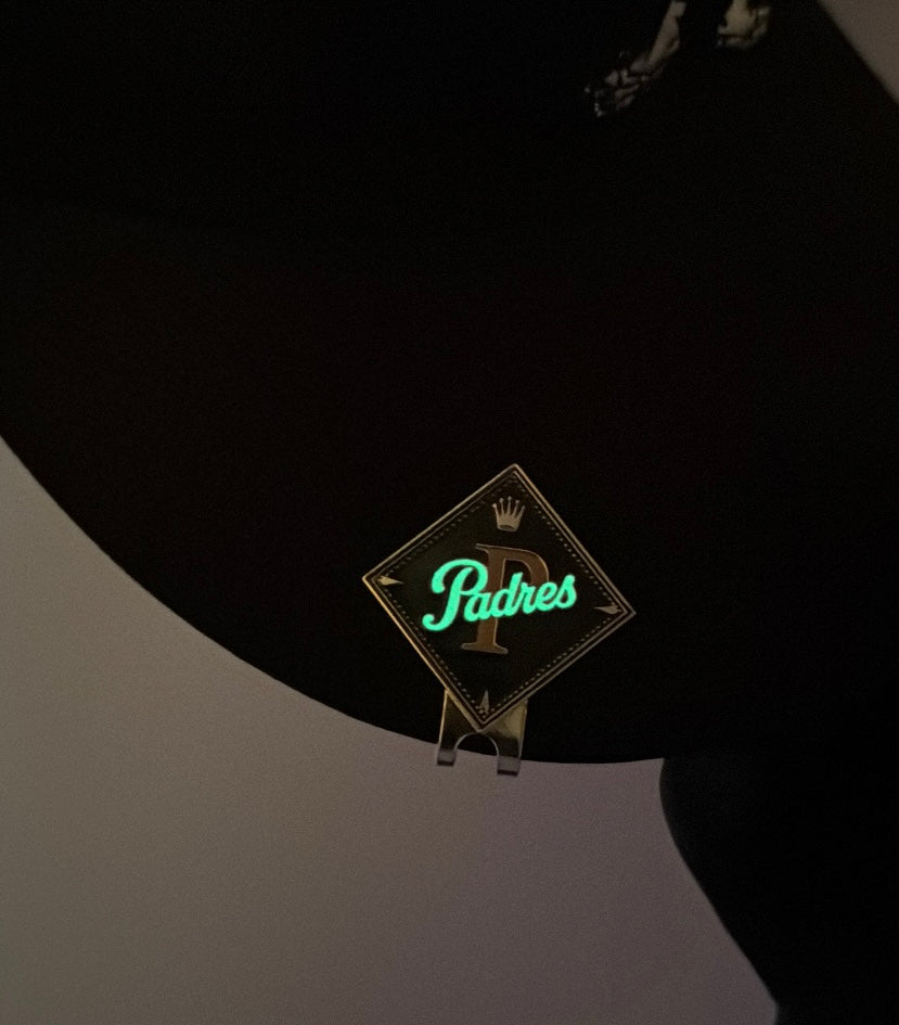 Clip para gorra de los Padres
